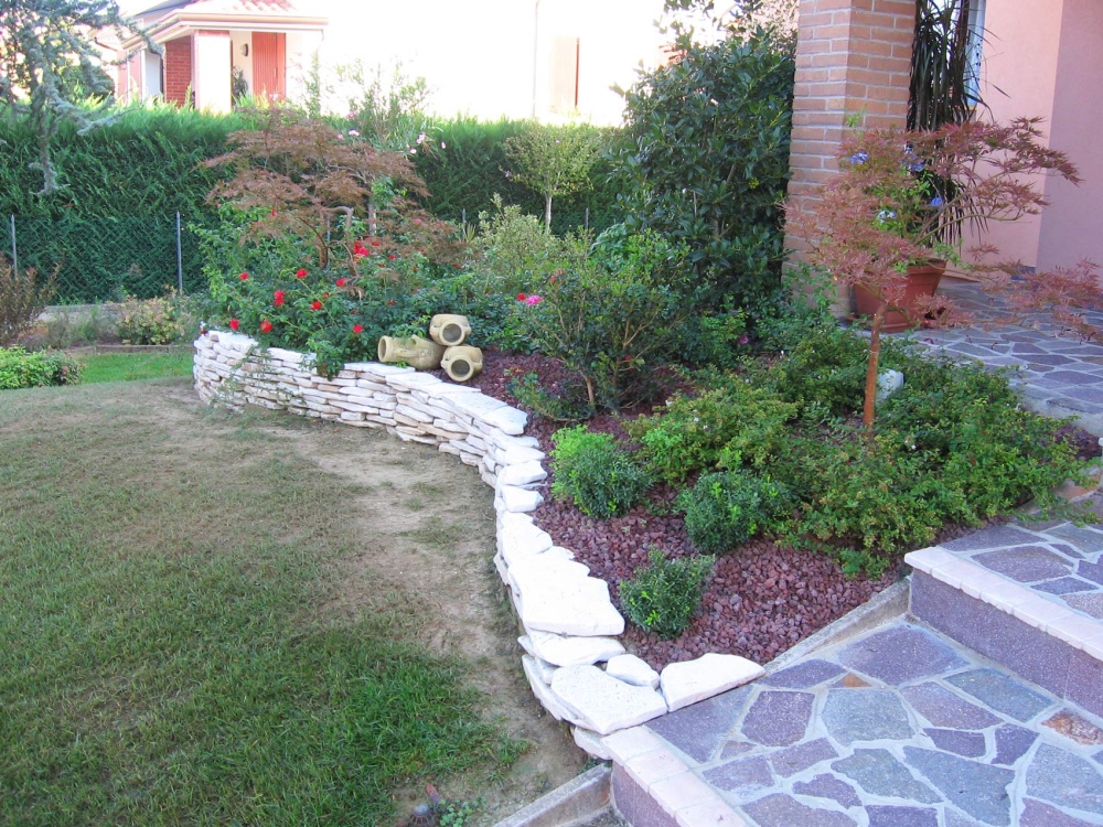 Creazione giardino lungo discesa